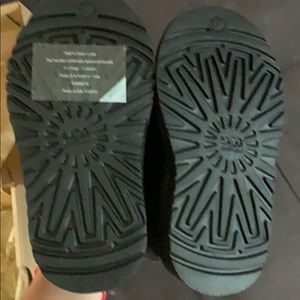 UGG Shoes - NEW Toddler Uggs with Bow UGG Shoes - NEW Toddler Uggs with Bow